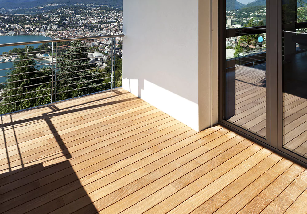 Декинг балкон: топ 5+ вариантов применения террасной доски на балконе