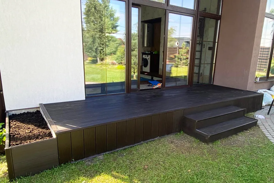 Какую террасную доску выбрать для балкона: полное руководство